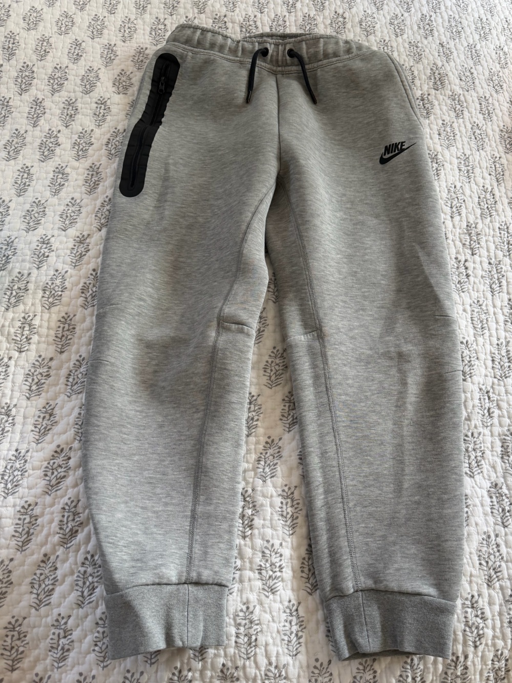 Nike Tech Kids Gray Jogger Sweatpants Size Large